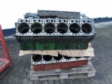 Bloc Motor Second Hand V12 pe Paletă