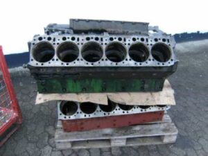 Bloc motor second hand v12 pe paletă 1 Bloc motor second hand v12 pe paletă