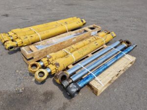 Cilindru hidraulic second hand pentru excavator caterpillar 330 1 Cilindru hidraulic second hand pentru excavator caterpillar 330