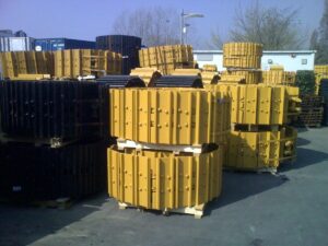 Lanțuri și papuci pentru șenile berco - cale de rulare, componente șenilă 1 Lanțuri și papuci pentru șenile berco – cale de rulare, componente șenilă