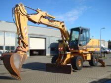 Excavator pe pneuri Case 988