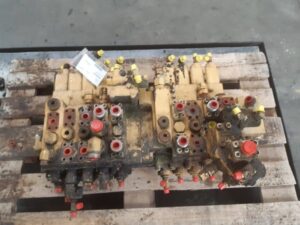 Distribuitor hidraulic pentru excavator caterpillar 320