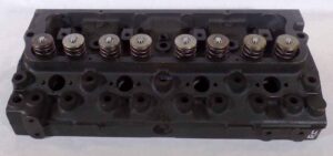 Chiuloasă motor pentru kubota v3600t/d1803/v2403/d1703/d905 1 Chiuloasă motor pentru kubota v3600t/d1803/v2403/d1703/d905