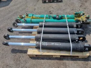 Cilindru hidraulic pentru excavator caterpillar 325c – second hand
