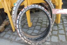 Coroană de rotire Liebherr A310, 1992, second hand, 30/30 găuri, 98 dinți, diametru exterior/interior 99cm/79cm