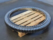 Coroană de rotire Sennebogen 735-11 pe palet de lemn
