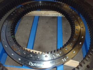 Coroană de rotire pentru utilaje case – model 1306409