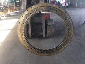 Coroană de rotire pentru excavator case 888