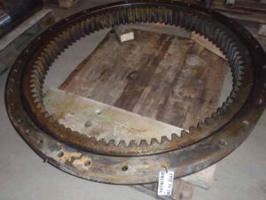 Coroană de rotire excavator case cx290 - piesă din dezmembrare 1 Coroană de rotire excavator case cx290 – piesă din dezmembrare