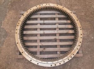 Coroană de rotire pentru excavator komatsu pc100-1, pc100-2, pc100-3 1 Coroană de rotire pentru excavator komatsu pc100-1, pc100-2, pc100-3