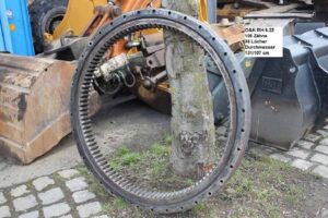Coroană de rotire ok rh 6. 22, 106 dinți, 36 găuri, diametru 131/107 cm pentru excavator 1 Coroană de rotire ok rh 6. 22, 106 dinți, 36 găuri, diametru 131/107 cm pentru excavator