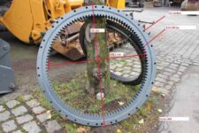 Coroană de rotire pentru excavator Terex TC260 - diametru 118.5 cm, 11 cm lățime, 132.25 kg, 33 găuri