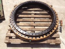 Coroană de rotire pentru excavator Komatsu PC220-5, PC220-6, PC220-7