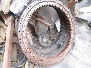 Coroană rotativă pentru excavator hyundai r290 – piesă second-hand