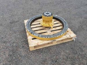 Coroană și reductor de rotire pentru excavator caterpillar 318bl 1 Coroană și reductor de rotire pentru excavator caterpillar 318bl