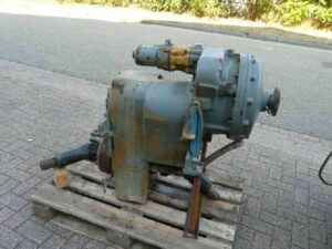 Cutie de viteze second-hand clark hurth 137mhr - stare bună, utilizată 1 Cutie de viteze second-hand clark hurth 137mhr – stare bună, utilizată
