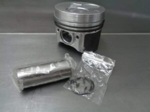 Piston motor kubota d905 cu accesorii
