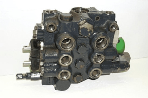 Distribuitor hidraulic pentru bobcat 753 1 Distribuitor hidraulic pentru bobcat 753