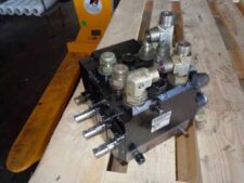Distribuitor Hidraulic pentru Buldoexcavator Caterpillar 428E