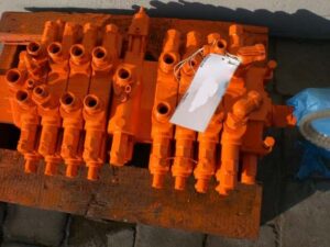 Distribuitor hidraulic pentru excavatoare atlas 1102d 1202d de vânzare 1 Distribuitor hidraulic pentru excavatoare atlas 1102d 1202d de vânzare