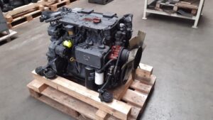 Motor deutz bf4m2012-15 montat pe un palet de lemn 1 Motor deutz bf4m2012-15 montat pe un palet de lemn