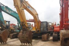 Dezmembrăm Excavator Kobelco SK220
