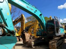Dezmembrăm Excavator Kobelco SK260