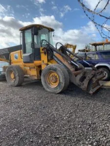 Dezmembrăm încărcător frontal jcb 411, anul 2003