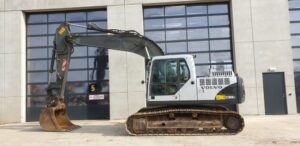 Dezmembrăm excavator volvo ec180blc