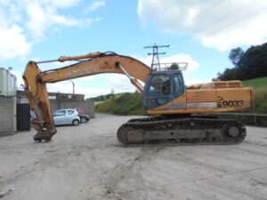 Dezmembrăm excavator case 9033