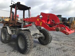 Dezmembrăm încărcător frontal volvo l30g - în stare de funcționare, cu echipament frontal roșu 1 Dezmembrăm încărcător frontal volvo l30g – în stare de funcționare, cu echipament frontal roșu
