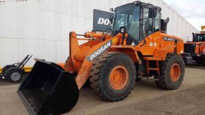 Dezmembrări încărcător frontal doosan dl200 – utilaj de construcții second hand