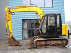 Utilaj de construcții jcb js 70 second-hand pentru dezmembrări în târgu mureș