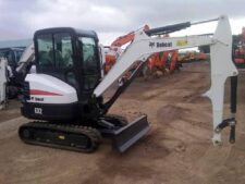 Dezmembrez miniexcavator BOBCAT E32
