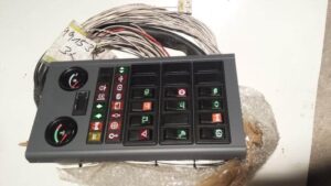 Display bord liebherr 309/312 – panou de control cu indicatoare și cabluri