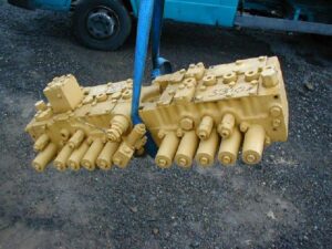 Distribuitor hidraulic caterpillar 330 cln 1 Distribuitor hidraulic caterpillar 330 cln