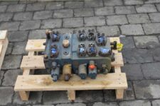 Distribuitor hidraulic second-hand pentru Liebherr 574
