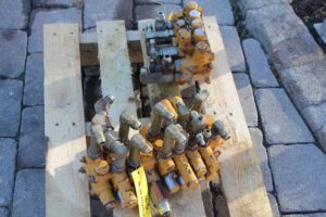 Distribuitor hidraulic pentru miniexcavator komatsu pc40-13 1 Distribuitor hidraulic pentru miniexcavator komatsu pc40-13