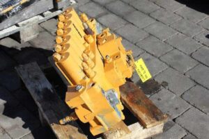 Distribuitor comenzi hidraulice pentru excavator liebherr r944 (vedere de sus)