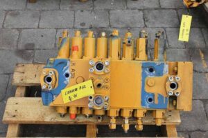 Distribuitor excavator liebherr a312 din dezmembrare