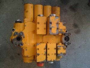 Distribuitor hidraulic pentru bobcat 641 – componentă industrială 1 Distribuitor hidraulic pentru bobcat 641 – componentă industrială
