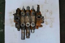 Distribuitor Hidraulic pentru Case 595