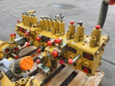 Distribuitor hidraulic pentru excavator Caterpillar 325C