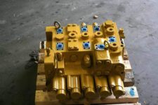 Distribuitor hidraulic pentru excavator Caterpillar 336