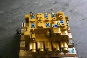 Distribuitor hidraulic pentru excavator caterpillar 330d