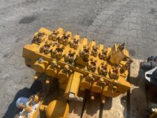 Distribuitor hidraulic pentru excavator Komatsu PC180NLC