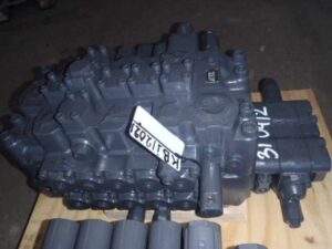 Distribuitor hidraulic pentru excavator case cx210 1 Distribuitor hidraulic pentru excavator case cx210