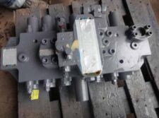 Distribuitor hidraulic pentru Liebherr A900 Litronic și A902 Litronic