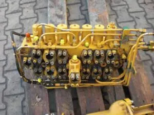 Distribuitor hidraulic liebherr pentru modele a902, a904, a932, r942, r944