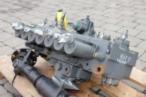 Distribuitor hidraulic pentru liebherr a934 c 1 Distribuitor hidraulic pentru liebherr a934 c